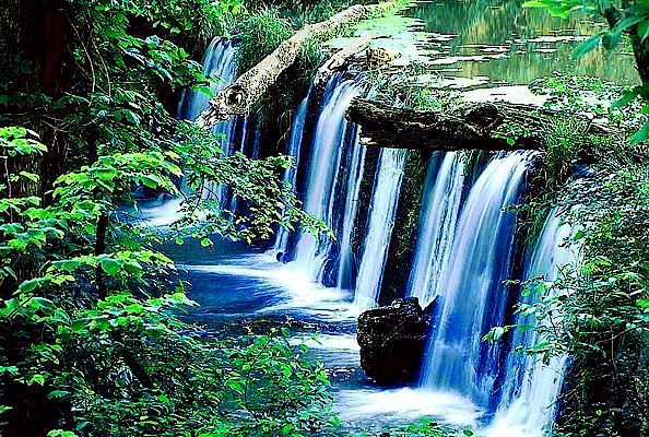 Picture of an Ozark Mountains waterfall.